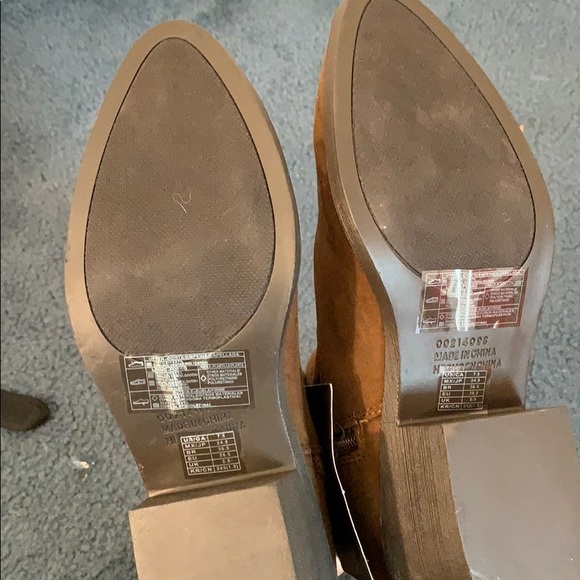 NEW BOOTIES - Picture 4 of 4